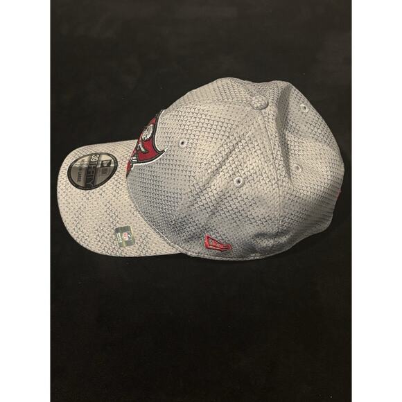 NFL New Era Tampa Bay Buccaneers 39THIRTY OSFM Flex Fitted Hat New With Tags - Picture 2 of 4